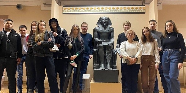 Студенты Налогового колледжа посетили художественный музей